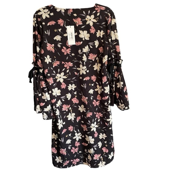 Molly Bracken NWT Floral Dress Cream/ Pink Accents-Bell Sleeves-Size Medium - Picture 4 of 11